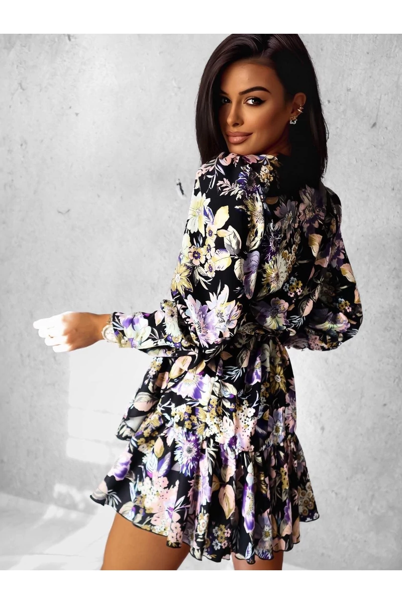 Fekete alapon lila virágmintás alkalmi ruha